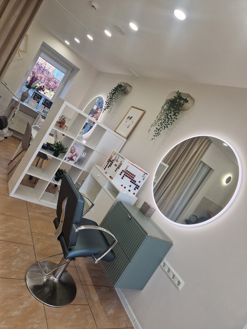 Grožio salonas-kirpykla Naujamiestis